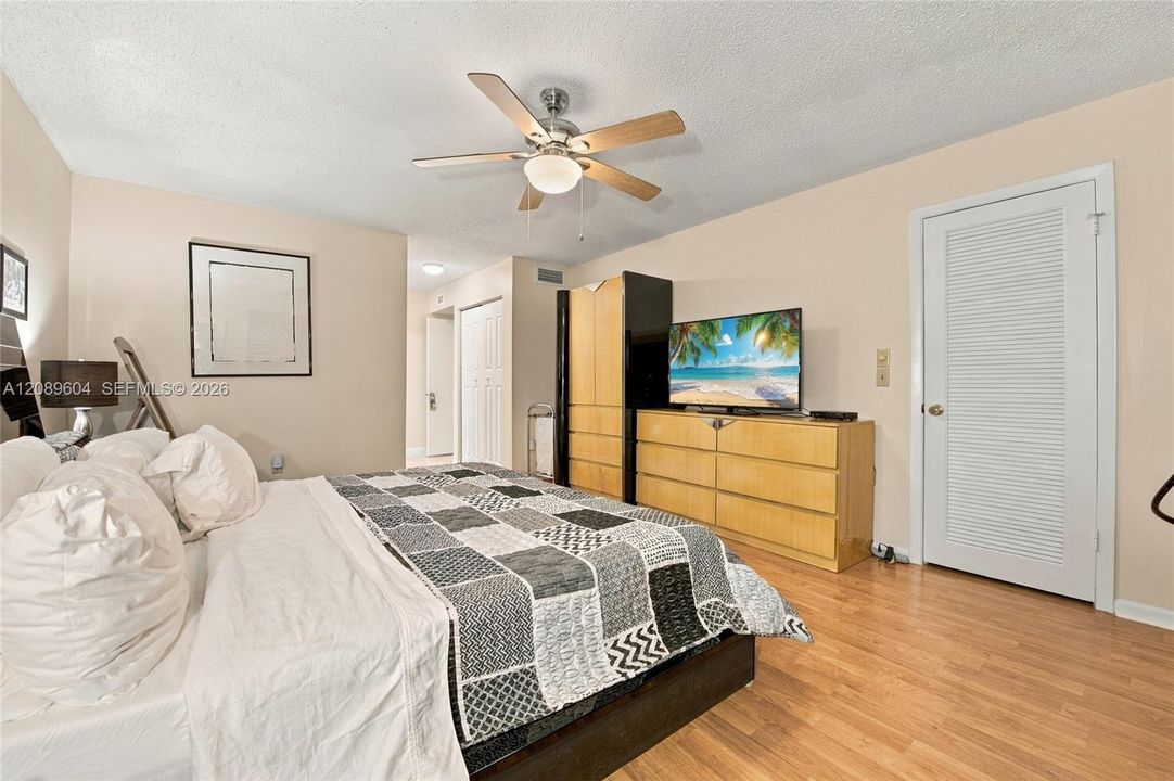 En Venta: $259,000 (2 camas, 2 baños, 1266 Pies cuadrados)