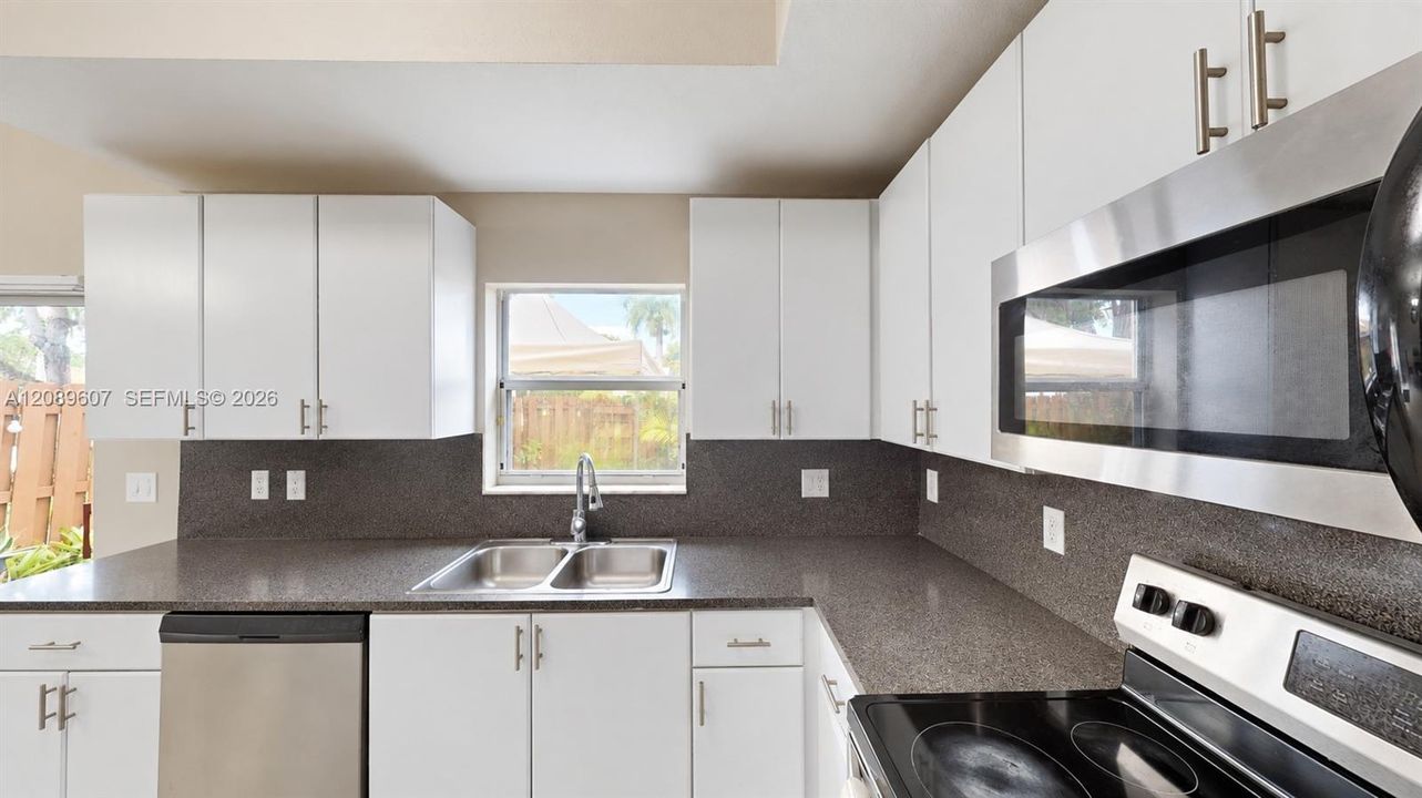 En Venta: $455,000 (3 camas, 2 baños, 1705 Pies cuadrados)