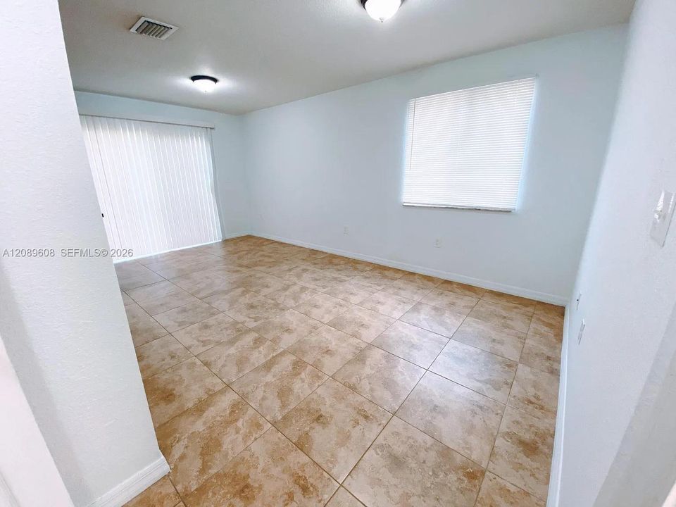 For Rent: $3,000 (6 beds, 4 baths, 2280 Square Feet)