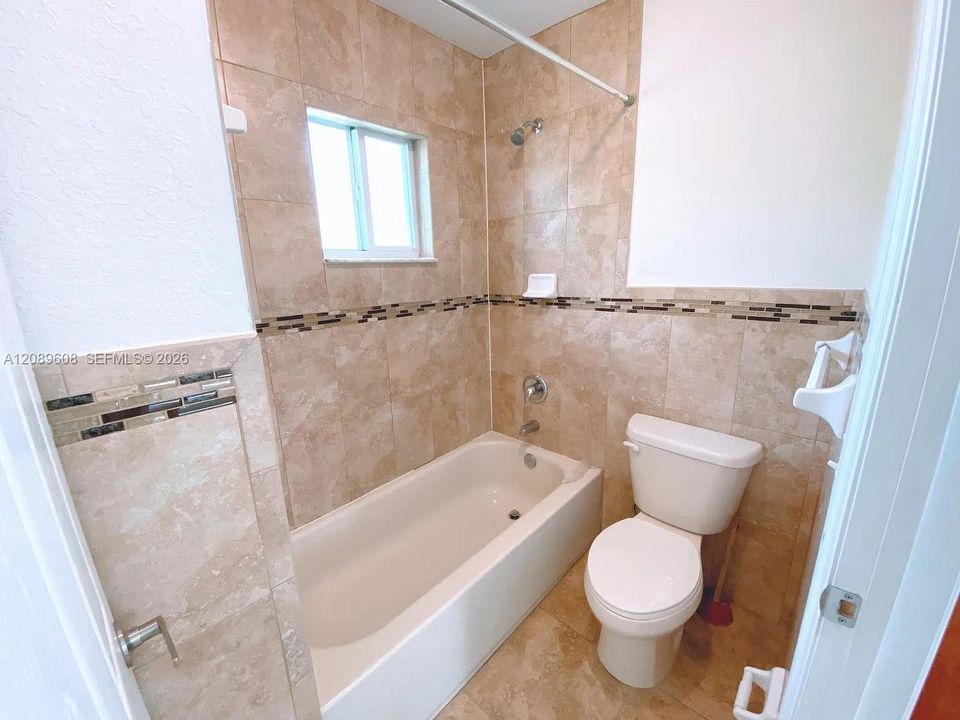 For Rent: $3,000 (6 beds, 4 baths, 2280 Square Feet)