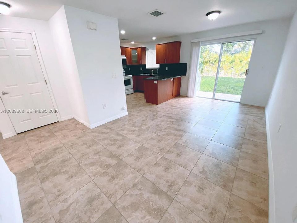 For Rent: $3,000 (6 beds, 4 baths, 2280 Square Feet)