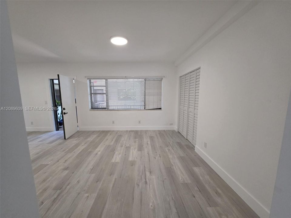 For Rent: $2,100 (1 beds, 1 baths, 649 Square Feet)