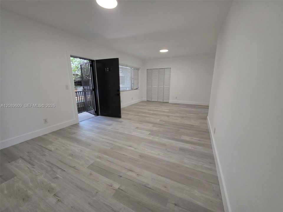 For Rent: $2,100 (1 beds, 1 baths, 649 Square Feet)