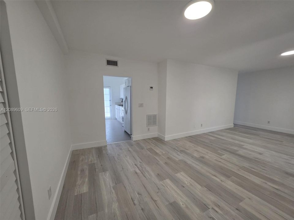 For Rent: $2,100 (1 beds, 1 baths, 649 Square Feet)