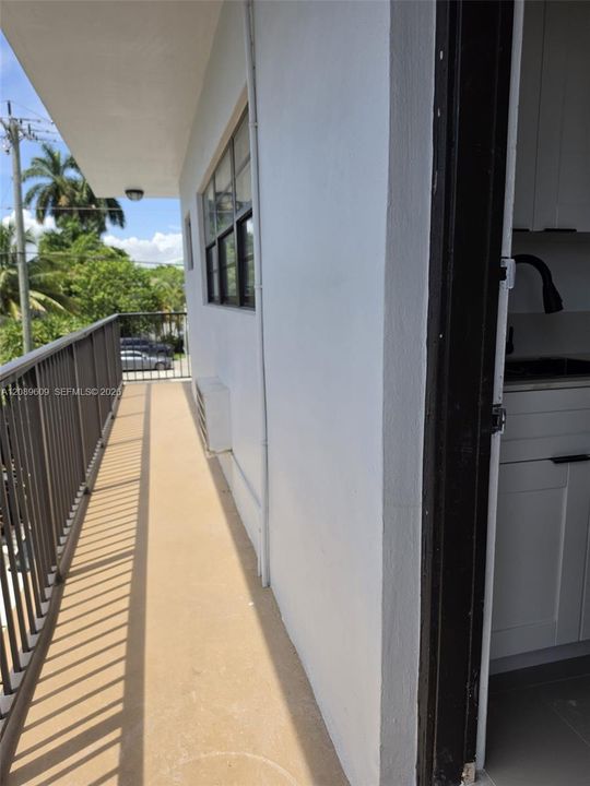 For Rent: $2,100 (1 beds, 1 baths, 649 Square Feet)