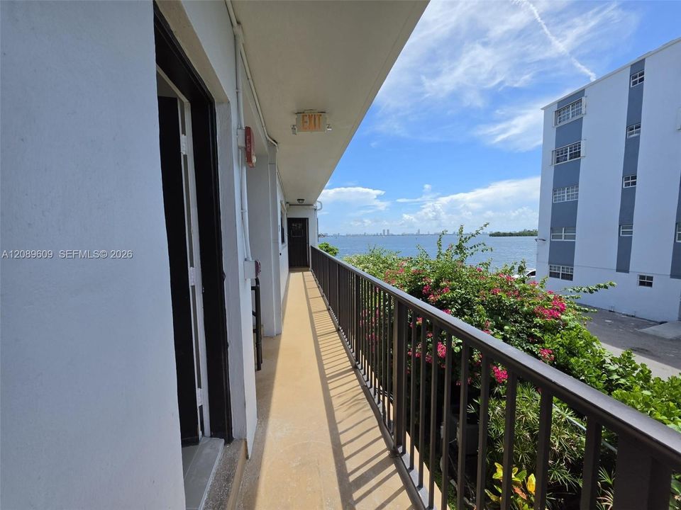 For Rent: $2,100 (1 beds, 1 baths, 649 Square Feet)