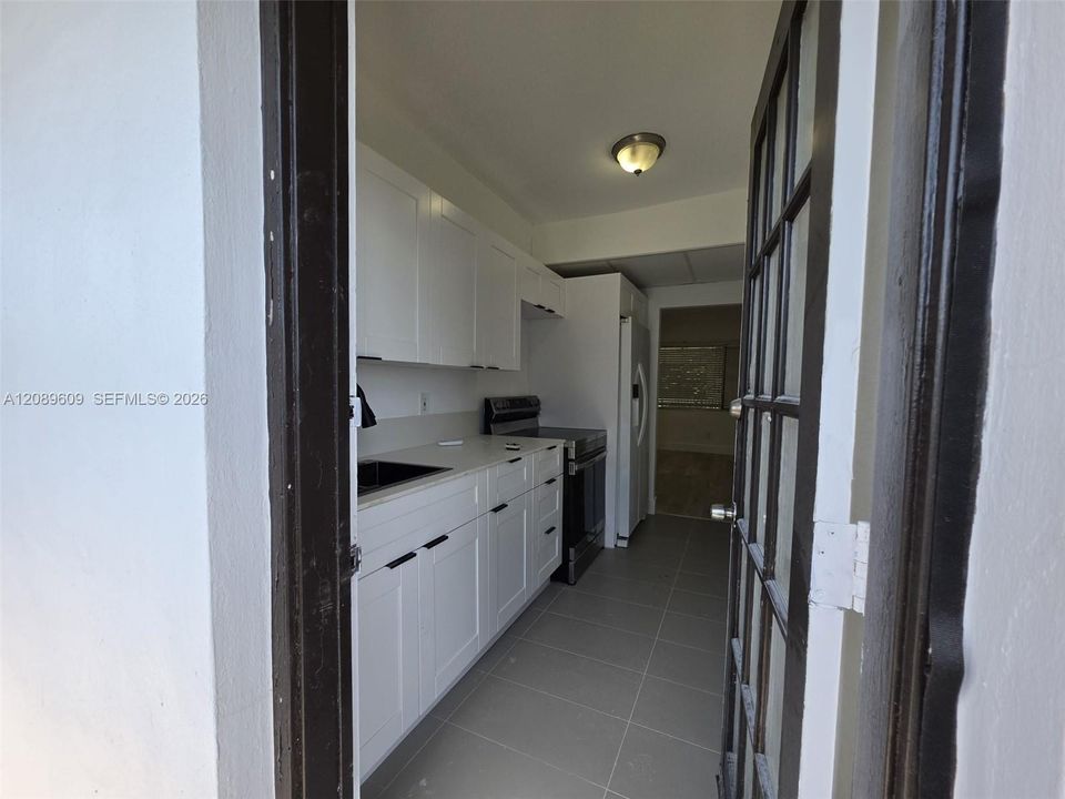 For Rent: $2,100 (1 beds, 1 baths, 649 Square Feet)