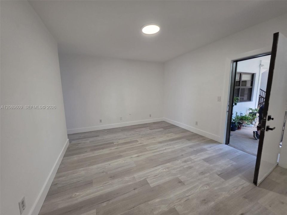 For Rent: $2,100 (1 beds, 1 baths, 649 Square Feet)