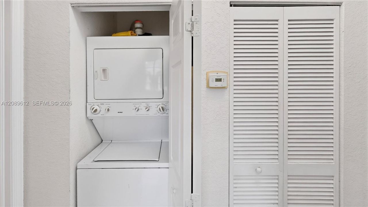 На продажу: $229,000 (2 спален, 2 ванн, 1048 Квадратных фут)