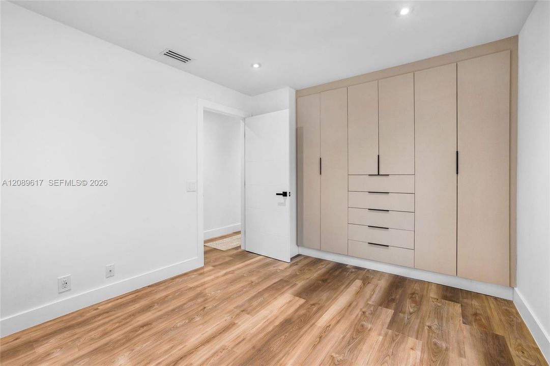 На продажу: $915,000 (3 спален, 2 ванн, 1669 Квадратных фут)