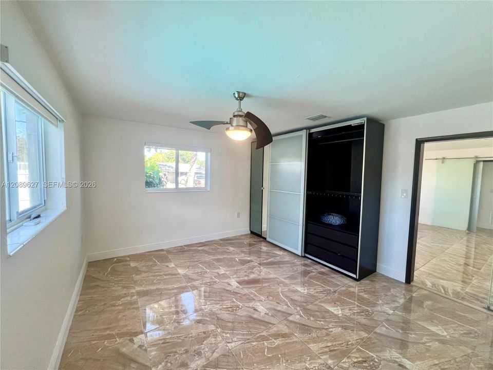 В аренду: $4,375 (4 спален, 2 ванн, 1602 Квадратных фут)