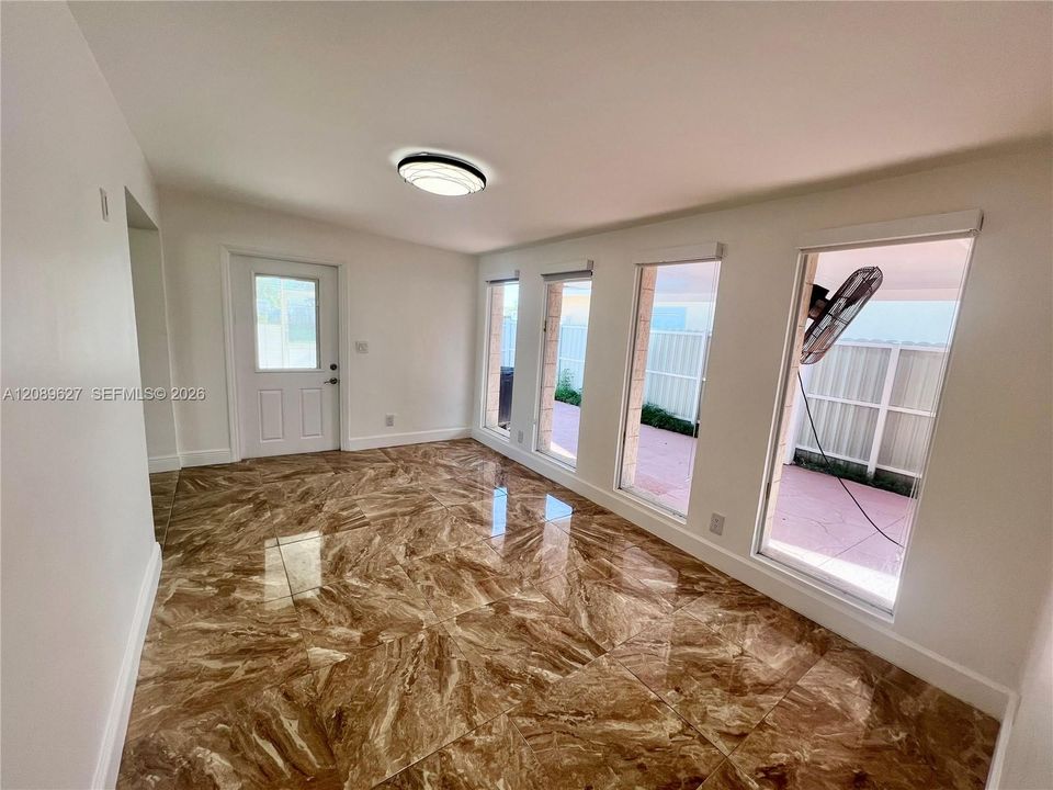 В аренду: $4,375 (4 спален, 2 ванн, 1602 Квадратных фут)