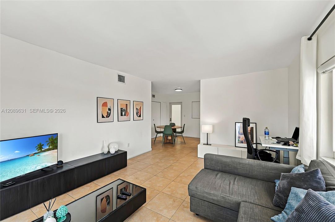 En Venta: $295,000 (1 camas, 1 baños, 685 Pies cuadrados)