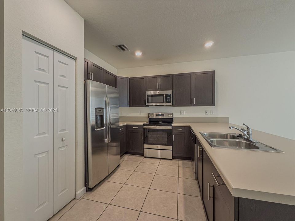 En Venta: $479,900 (3 camas, 2 baños, 1412 Pies cuadrados)
