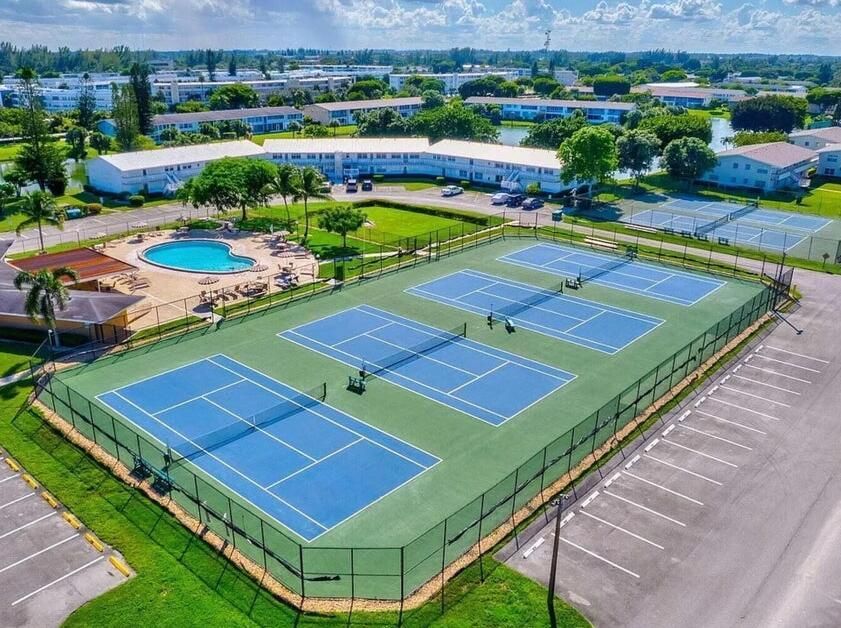 Amenities-Tennis Courts