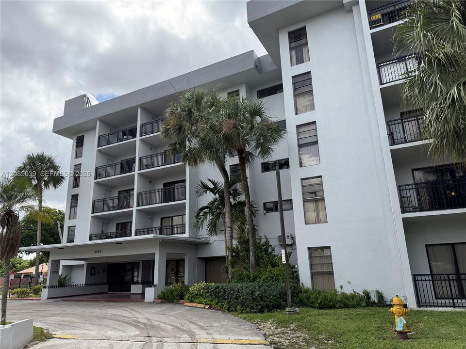 For Sale: $120,000 (2 beds, 1 baths, 860 Square Feet)