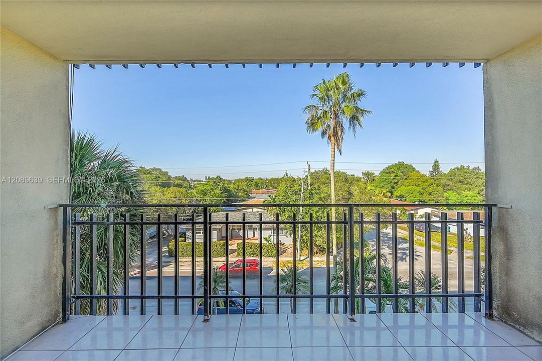 For Sale: $120,000 (2 beds, 1 baths, 860 Square Feet)
