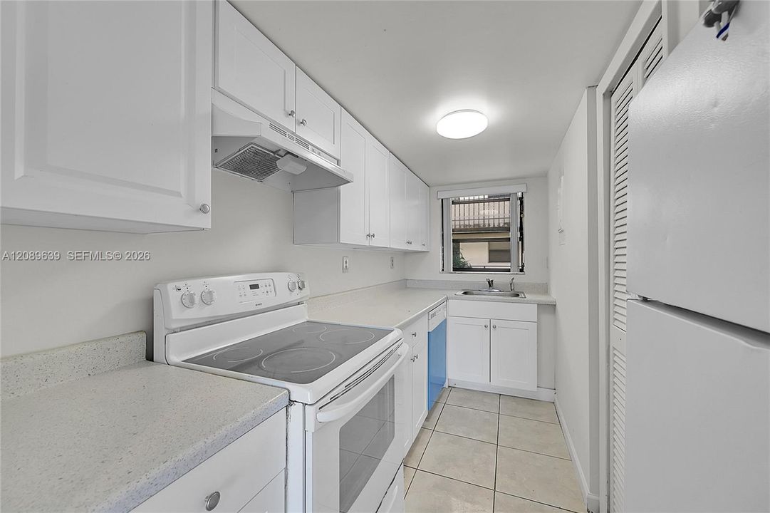 For Sale: $120,000 (2 beds, 1 baths, 860 Square Feet)