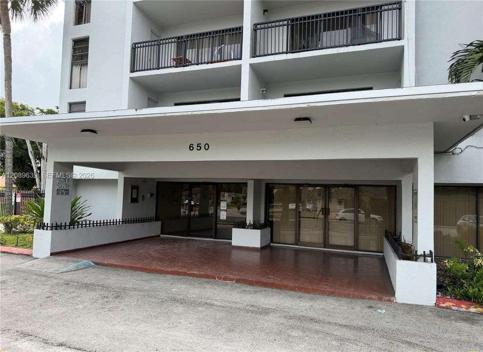 For Sale: $120,000 (2 beds, 1 baths, 860 Square Feet)