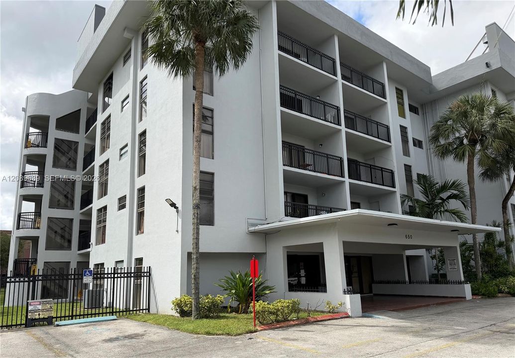 For Sale: $120,000 (2 beds, 1 baths, 860 Square Feet)