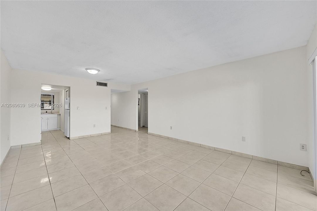 For Sale: $120,000 (2 beds, 1 baths, 860 Square Feet)