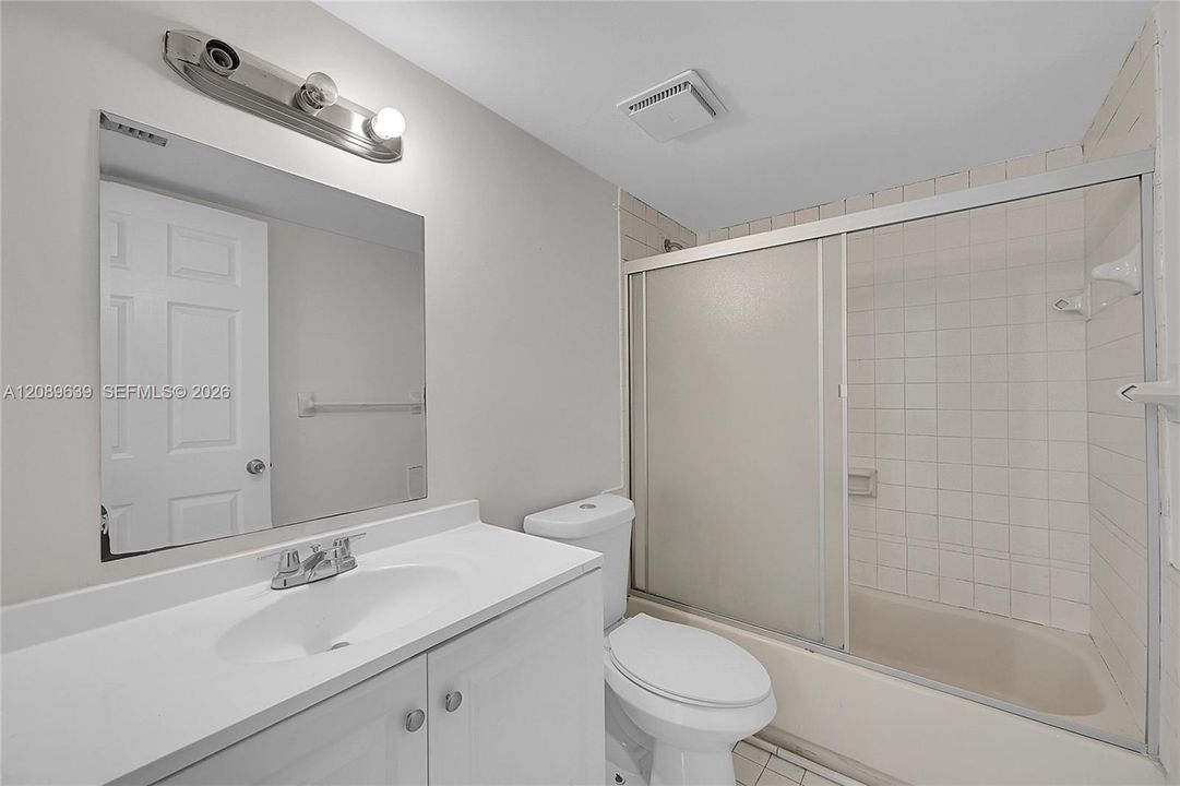 For Sale: $120,000 (2 beds, 1 baths, 860 Square Feet)