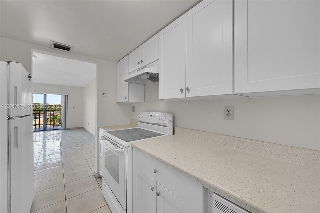 For Sale: $120,000 (2 beds, 1 baths, 860 Square Feet)