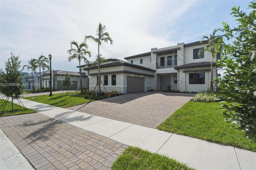 For Rent: $10,000 (5 beds, 5 baths, 5377 Square Feet)