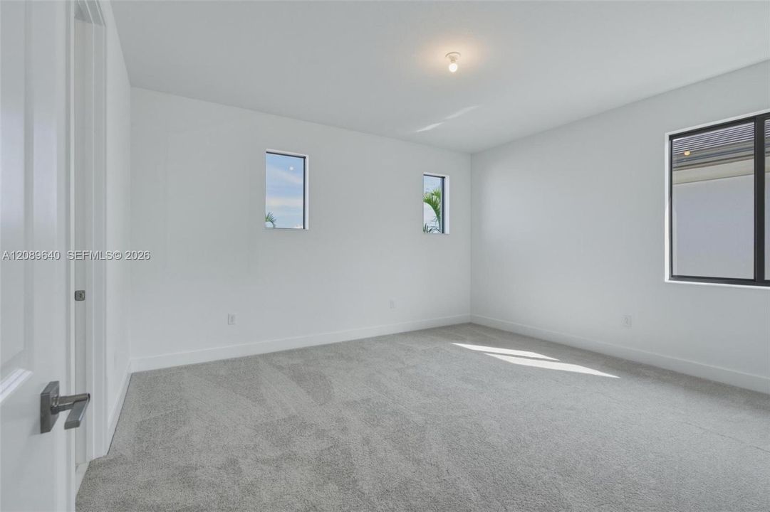 For Rent: $10,000 (5 beds, 5 baths, 5377 Square Feet)