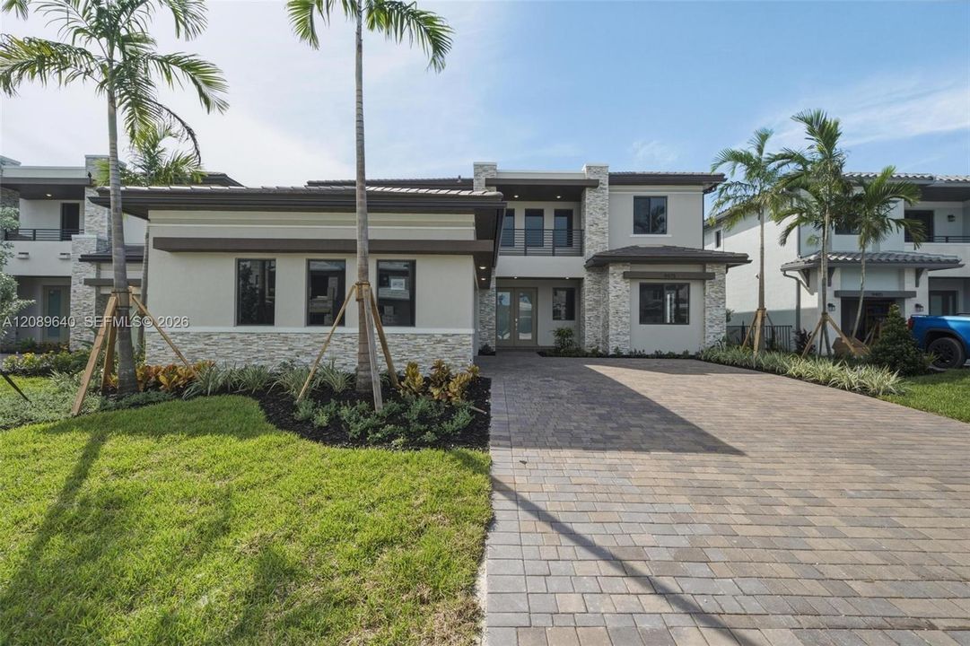 For Rent: $10,000 (5 beds, 5 baths, 5377 Square Feet)
