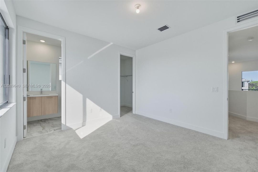 For Rent: $10,000 (5 beds, 5 baths, 5377 Square Feet)