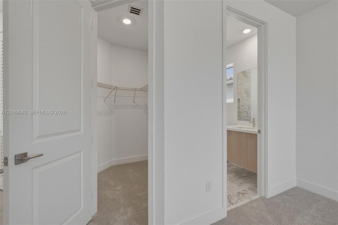 For Rent: $10,000 (5 beds, 5 baths, 5377 Square Feet)