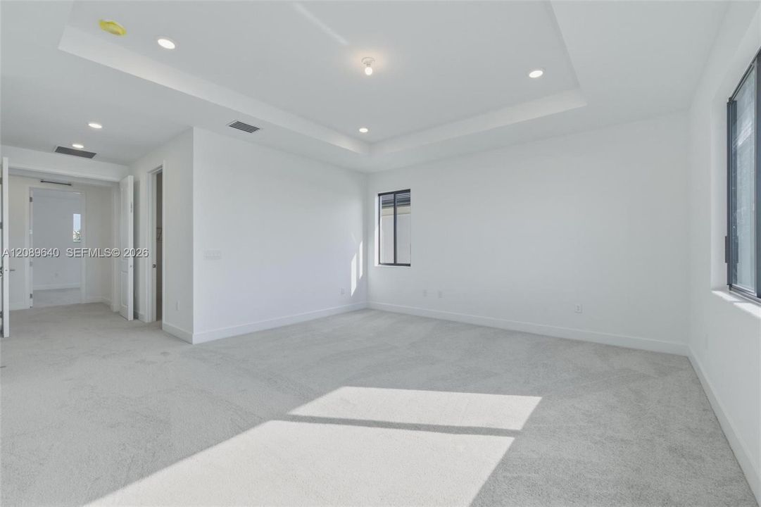 For Rent: $10,000 (5 beds, 5 baths, 5377 Square Feet)