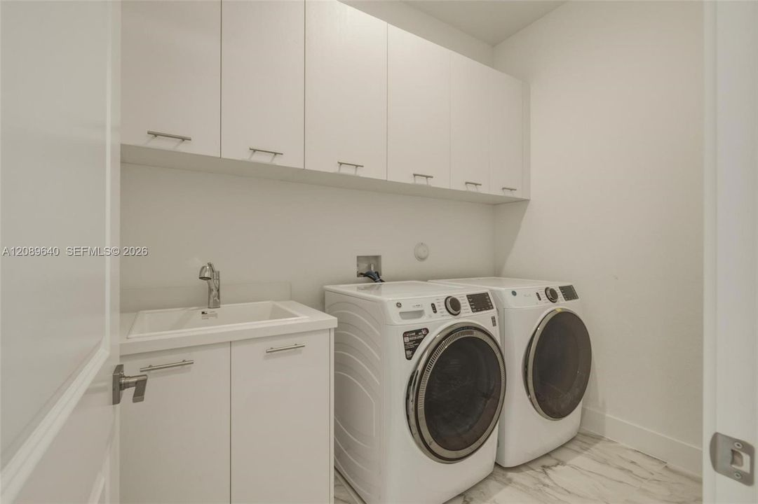 For Rent: $10,000 (5 beds, 5 baths, 5377 Square Feet)