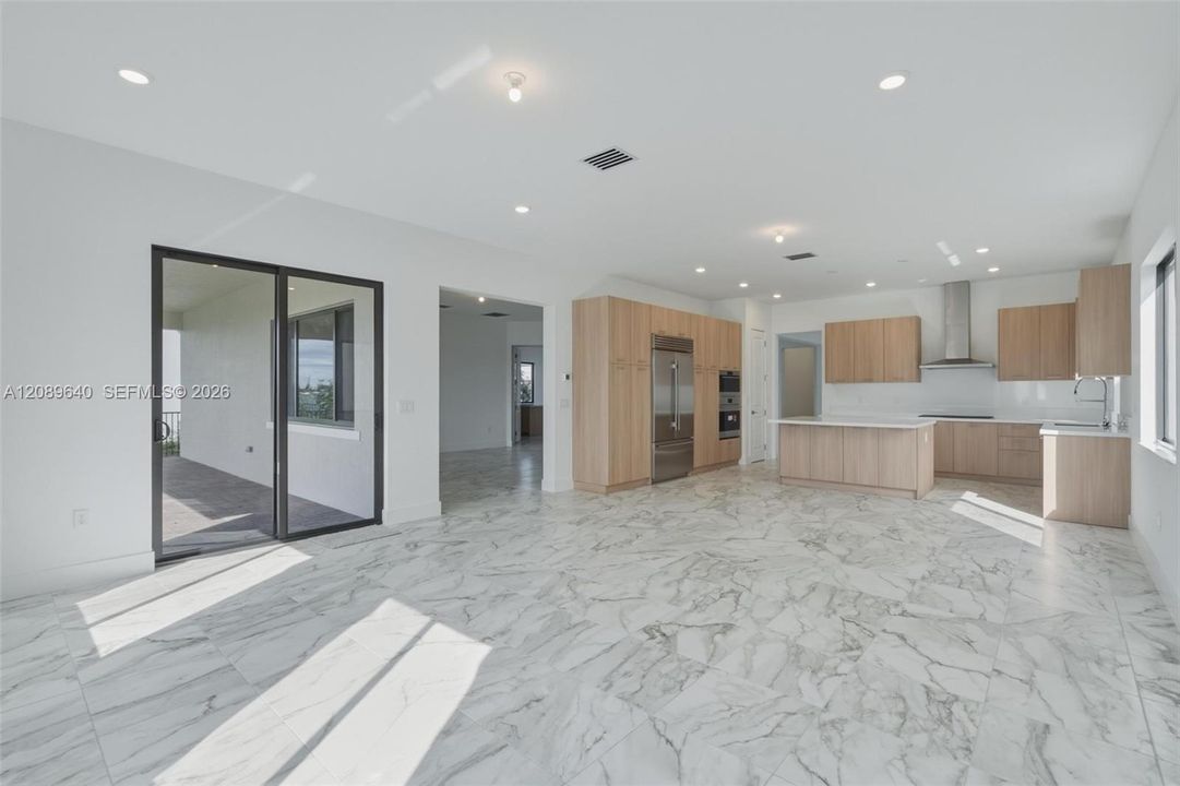 For Rent: $10,000 (5 beds, 5 baths, 5377 Square Feet)