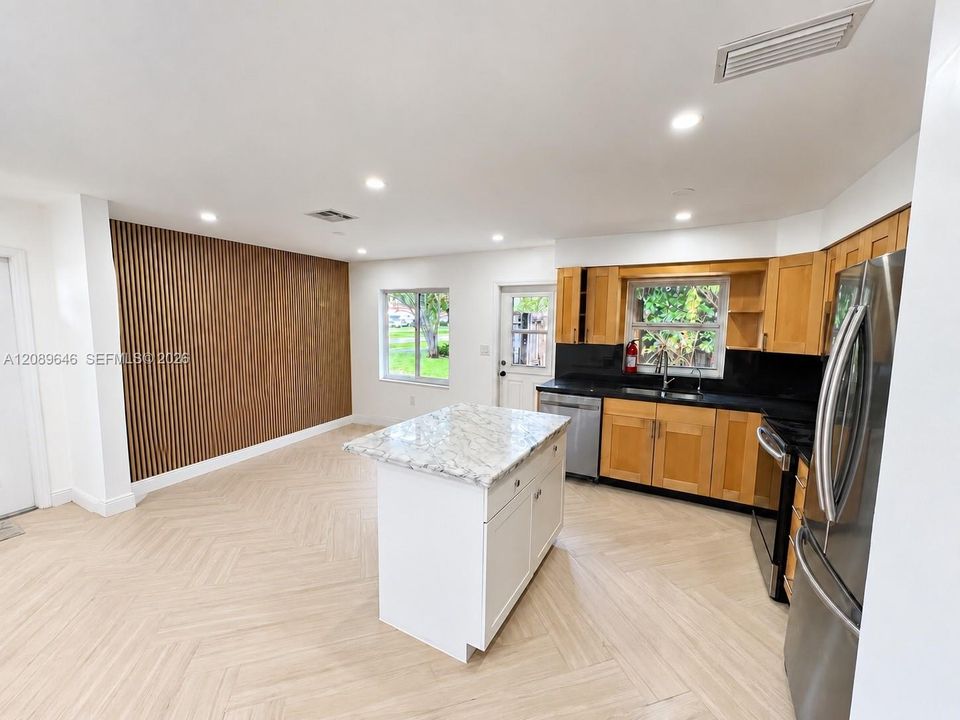 En Renta: $4,295 (4 camas, 2 baños, 1628 Pies cuadrados)