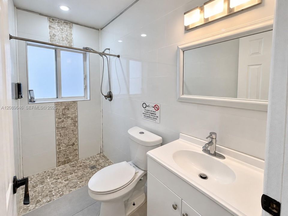 En Renta: $4,295 (4 camas, 2 baños, 1628 Pies cuadrados)