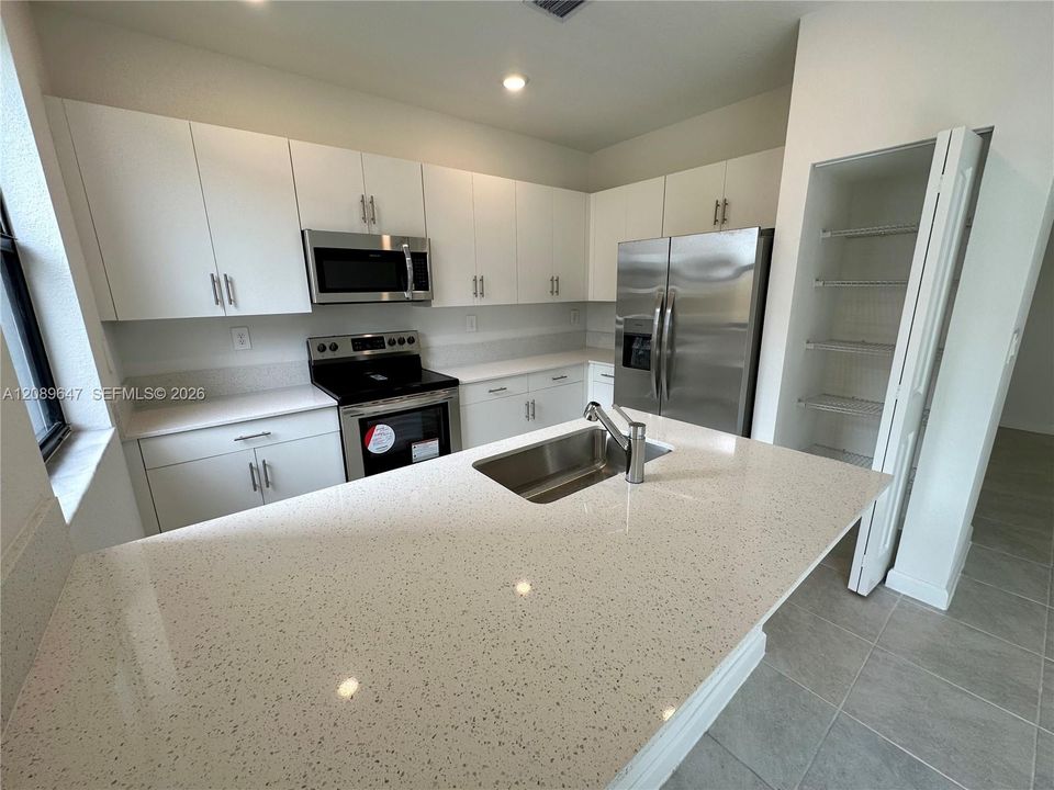 En Renta: $2,550 (3 camas, 2 baños, 1331 Pies cuadrados)