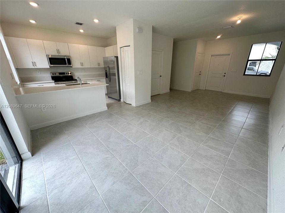 En Renta: $2,550 (3 camas, 2 baños, 1331 Pies cuadrados)