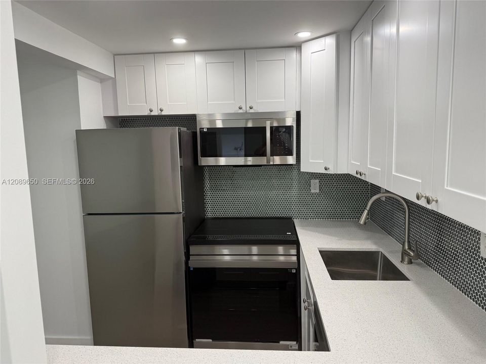 В аренду: $2,200 (1 спален, 1 ванн, 585 Квадратных фут)