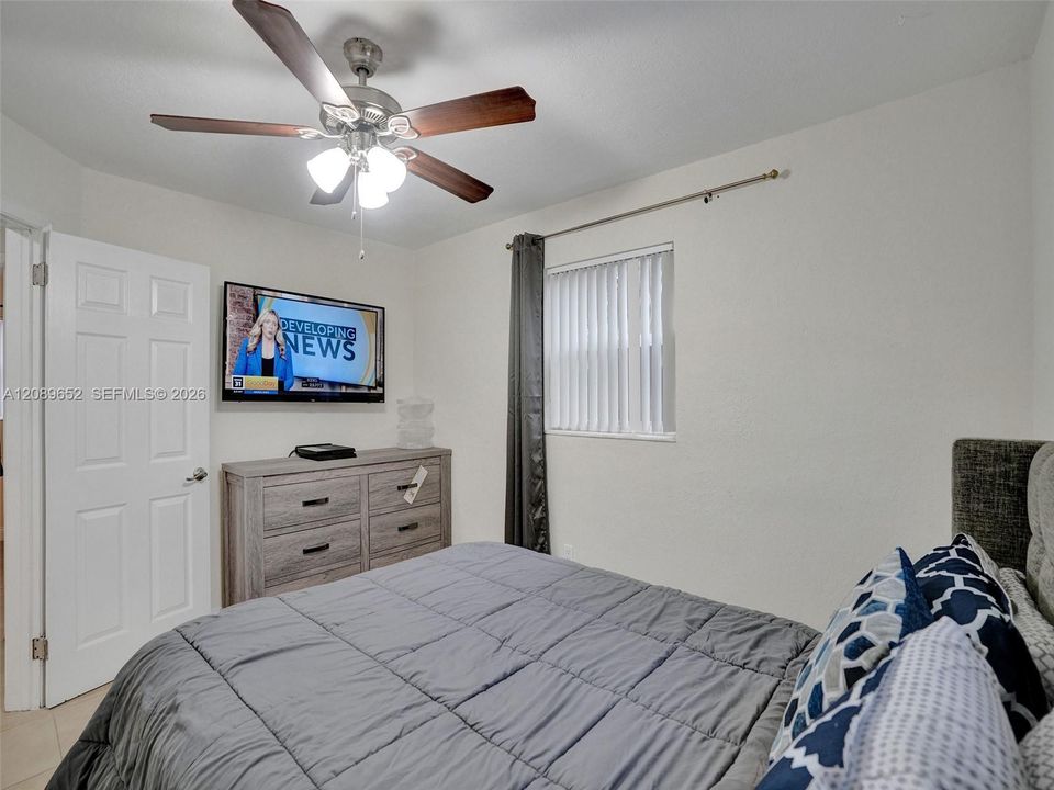 For Rent: $1,250 (1 beds, 1 baths, 1363 Square Feet)
