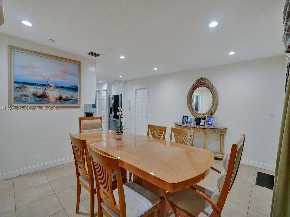 For Rent: $1,250 (1 beds, 1 baths, 1363 Square Feet)