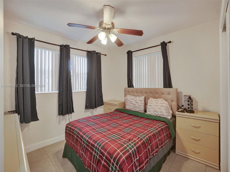 For Rent: $1,250 (1 beds, 1 baths, 1363 Square Feet)