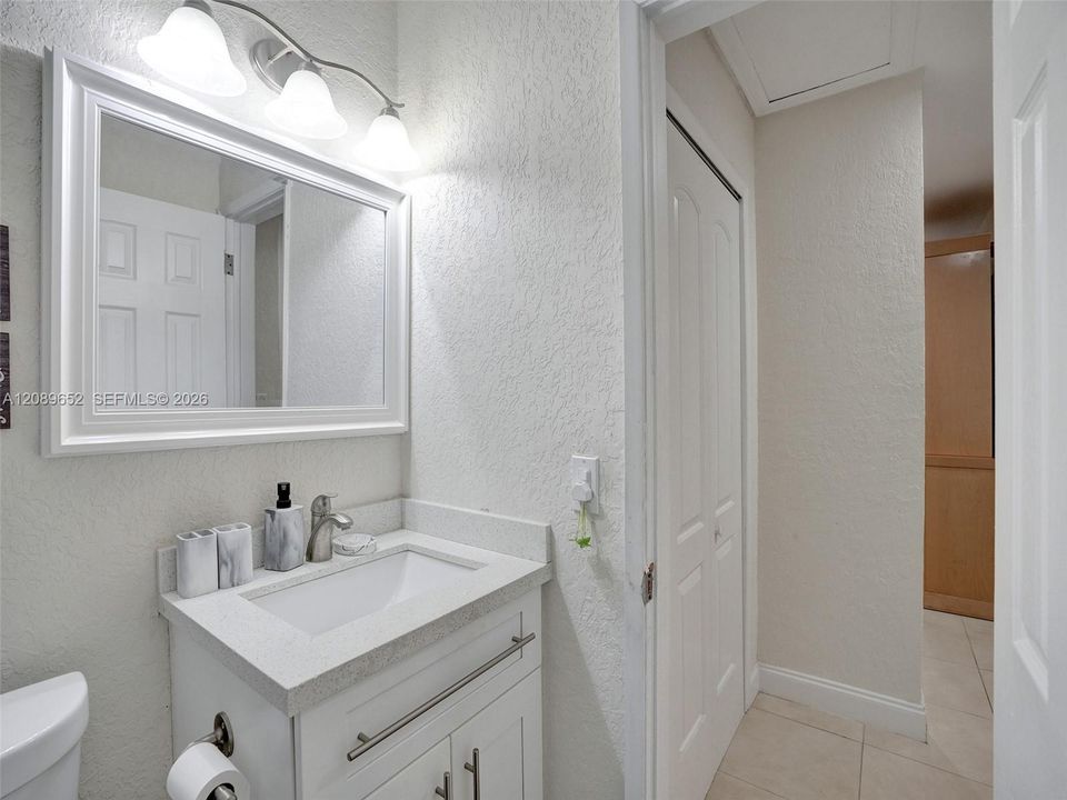 For Rent: $1,250 (1 beds, 1 baths, 1363 Square Feet)