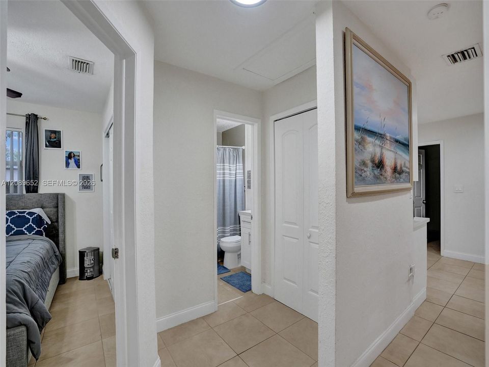 For Rent: $1,250 (1 beds, 1 baths, 1363 Square Feet)