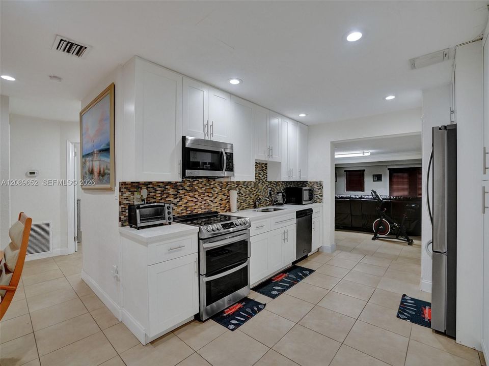 For Rent: $1,250 (1 beds, 1 baths, 1363 Square Feet)