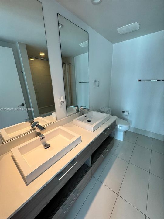 En Venta: $699,900 (2 camas, 2 baños, 868 Pies cuadrados)
