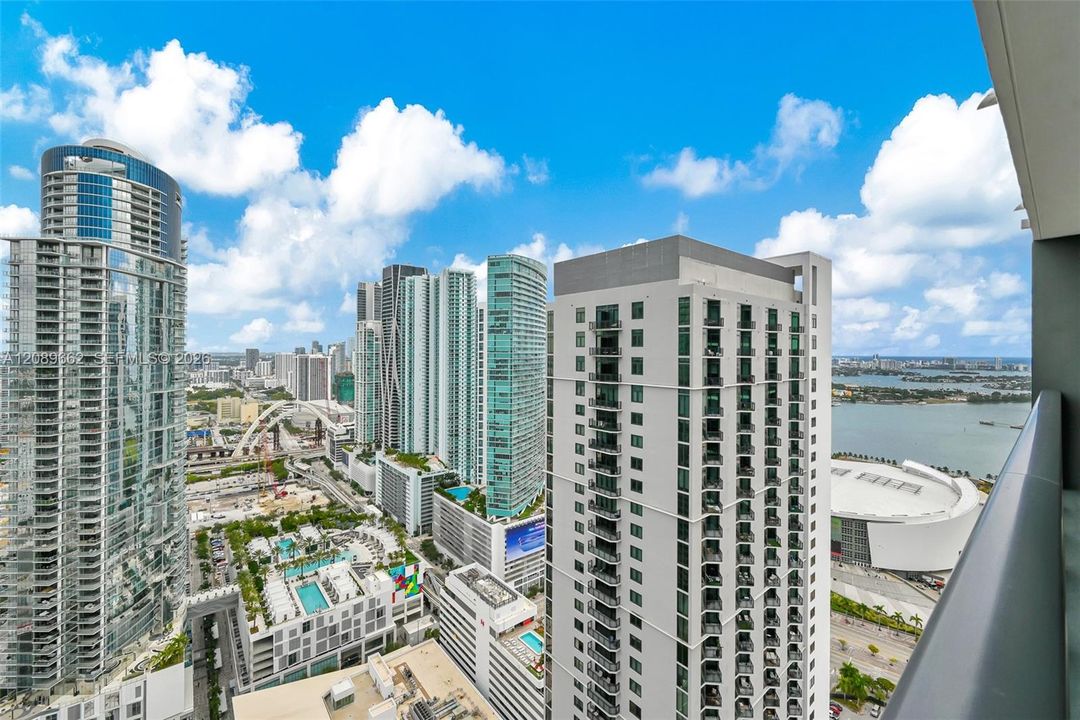 En Venta: $825,000 (2 camas, 2 baños, 907 Pies cuadrados)