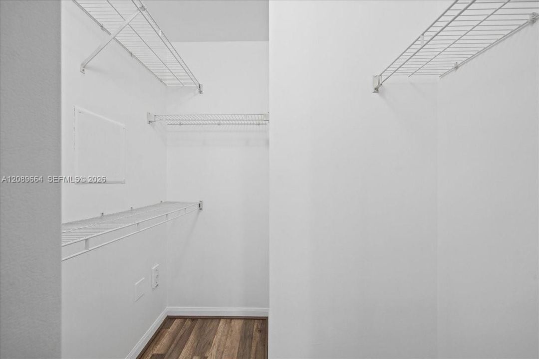 For Rent: $2,000 (1 beds, 1 baths, 736 Square Feet)