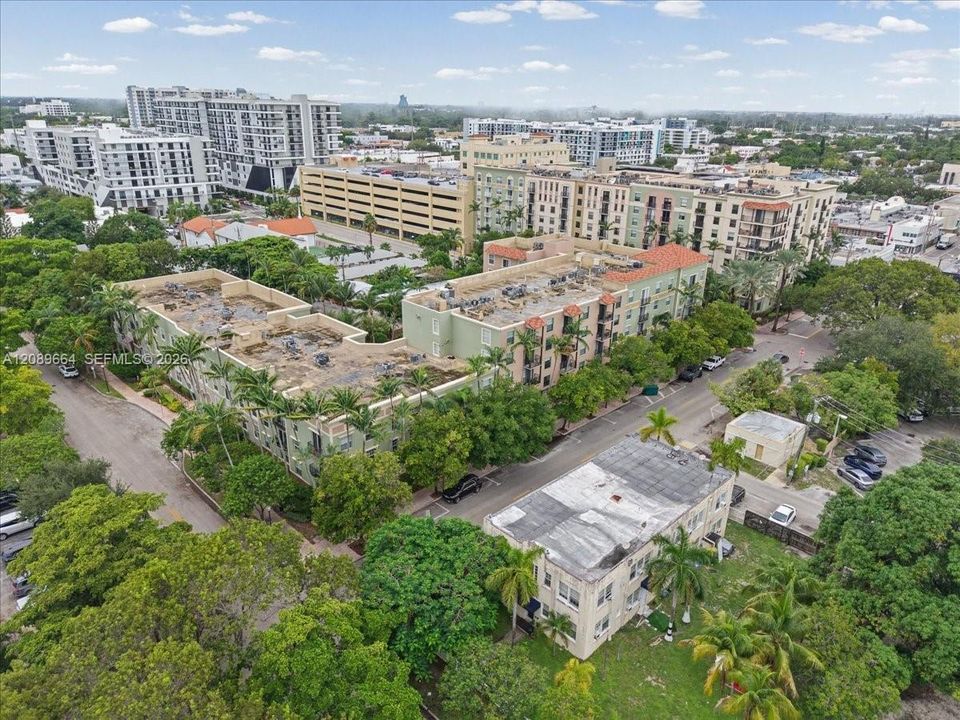 For Rent: $2,000 (1 beds, 1 baths, 736 Square Feet)